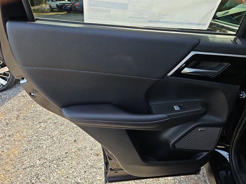 New 2026 Mitsubishi Outlander SE FWD image 12