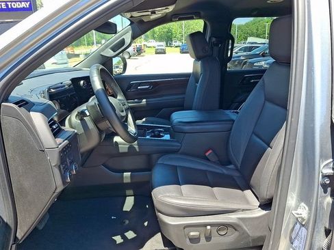 Used 2025 Chevrolet Suburban Z71 AWD/4WD image 10