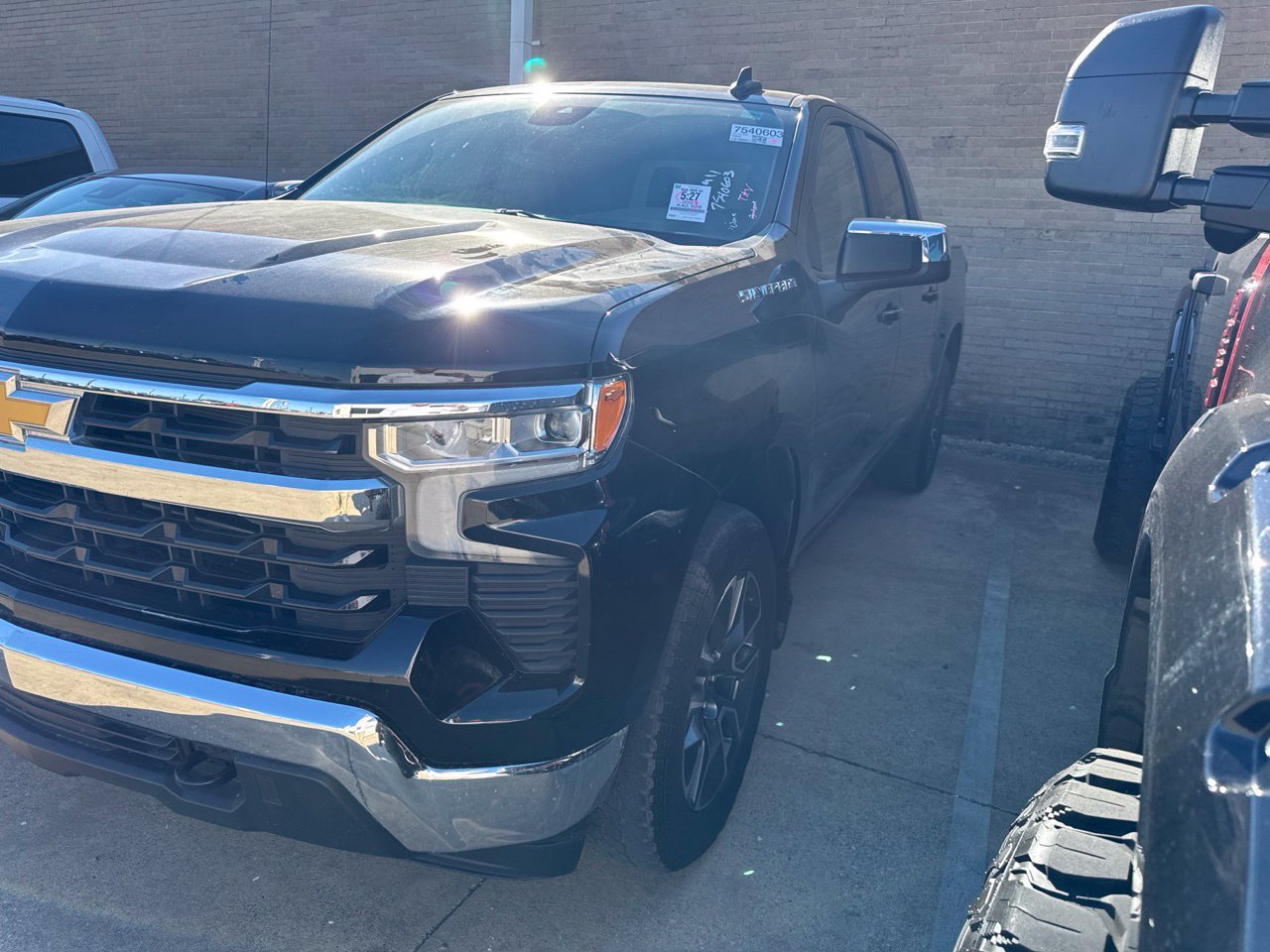 Used 2023 Chevrolet Silverado 1500 LT AWD/4WD image 1