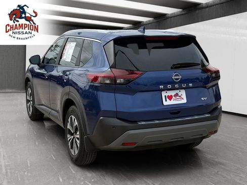 Used 2023 Nissan Rogue SV w/ SV Premium Package FWD image 3