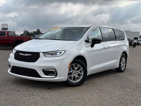 Used 2024 Chrysler Pacifica Touring-L FWD image 1