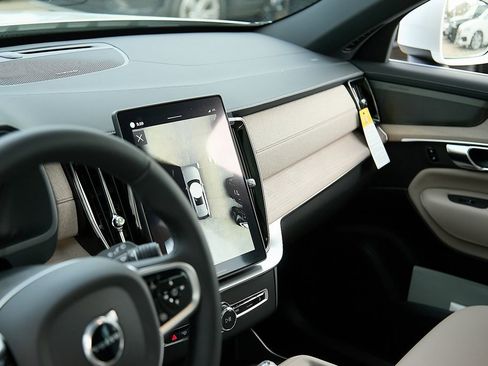 New 2026 Volvo XC90 T8 Plus image 14