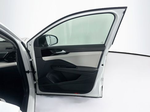 Used 2025 Volkswagen Taos S FWD image 32