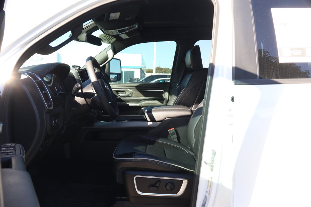 Used 2025 RAM 1500 Laramie w/ Sport Appearance Package AWD/4WD image 12