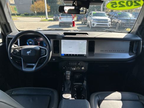 Used 2025 Ford Bronco Outer Banks image 14