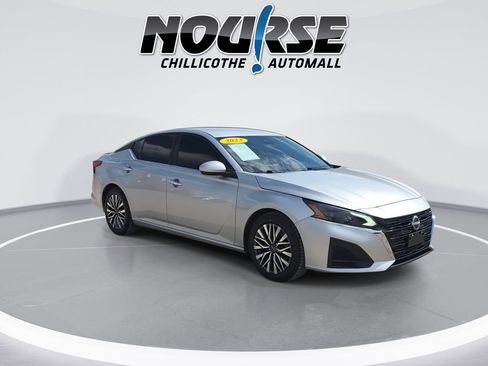 Used 2023 Nissan Altima 2.5 SV FWD image 2