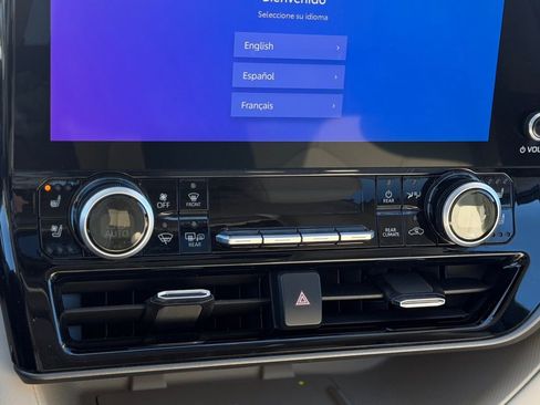 Used 2023 Toyota Highlander Limited image 14