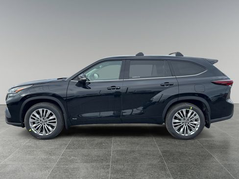 New 2026 Toyota Highlander Platinum AWD/4WD image 2