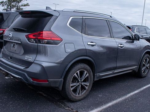 Used 2017 Nissan Rogue SL w/ SL Premium Package image 4