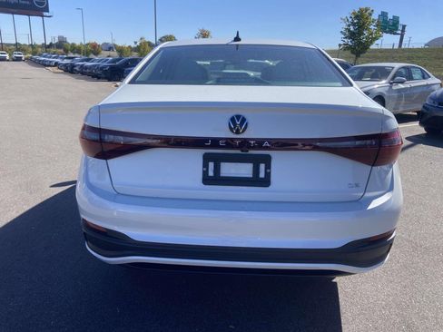 New 2026 Volkswagen Jetta SE image 8