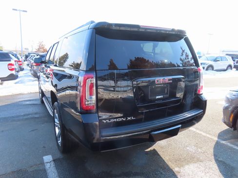 Used 2019 GMC Yukon XL SLT image 7