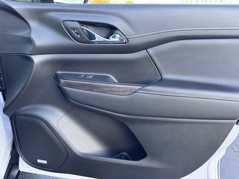 Used 2022 GMC Acadia Denali w/ Denali Technology Package image 27