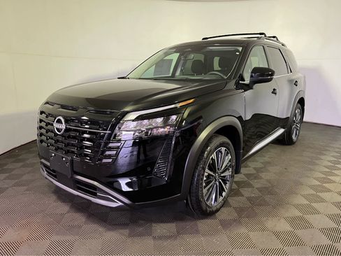 New 2026 Nissan Pathfinder Platinum image 3