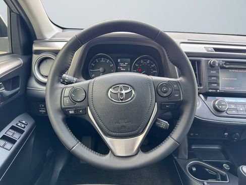 Used 2018 Toyota RAV4 XLE AWD/4WD image 12