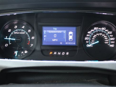 Used 2017 Ford Taurus SE image 21