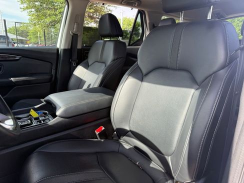 Used 2023 Honda Pilot Touring image 11