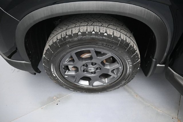 Used 2025 Honda Pilot TrailSport image 38