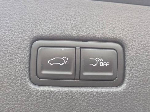 Used 2024 Kia Carnival EX FWD image 13