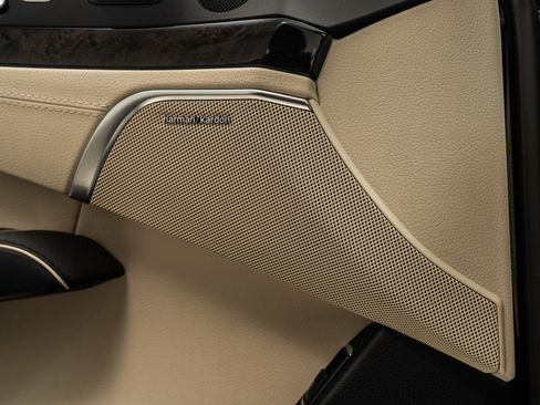 Used 2013 Mercedes-Benz SL 550 image 32