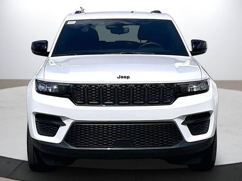 Certified 2023 Jeep Grand Cherokee Altitude image 3