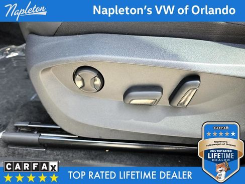 Used 2024 Volkswagen Tiguan SE image 34