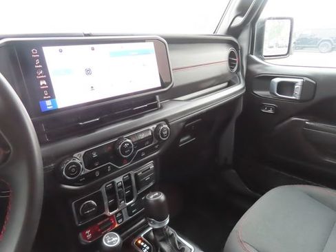 Used 2024 Jeep Wrangler Unlimited Rubicon AWD/4WD image 35