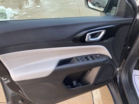 Certified 2022 Jeep Compass Limited image 8