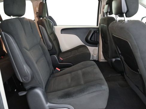 Used 2016 Dodge Grand Caravan SE w/ Quick Order Package 29E SE FWD image 11