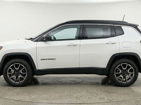 Used 2025 Jeep Compass Trailhawk image 5