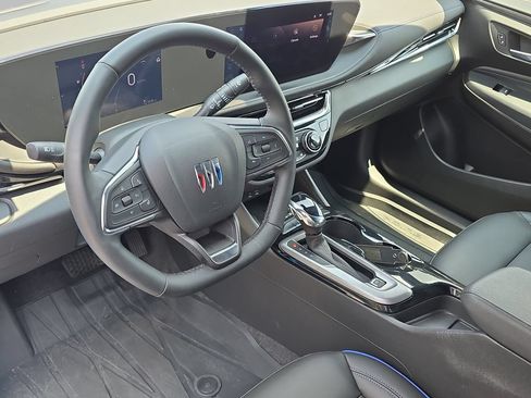 Used 2025 Buick Envista Sport Touring w/ Convenience I Package FWD image 18