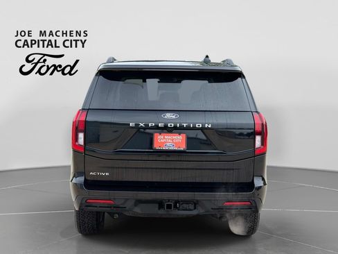 Used 2025 Ford Expedition Active AWD/4WD image 6