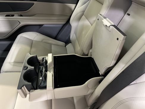 Used 2024 Lincoln Nautilus Premier w/ Equipment Group 102A image 10