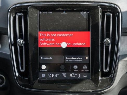 Used 2026 Volvo XC40 B5 Plus w/ Protection Package Premier image 22