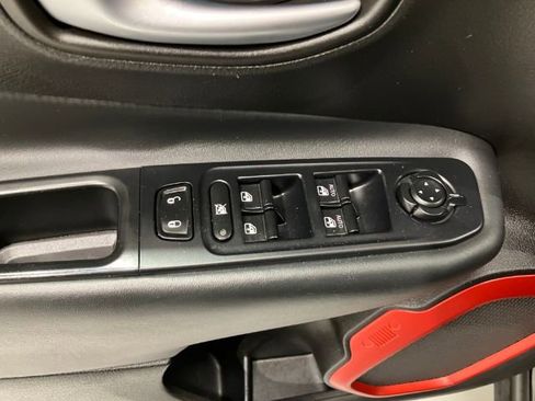 Used 2018 Jeep Renegade Trailhawk image 21