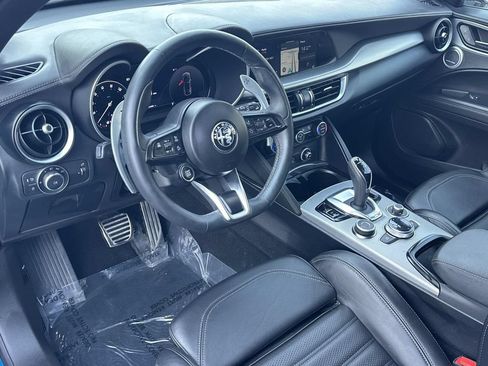 Used 2025 Alfa Romeo Stelvio Sprint AWD/4WD image 2