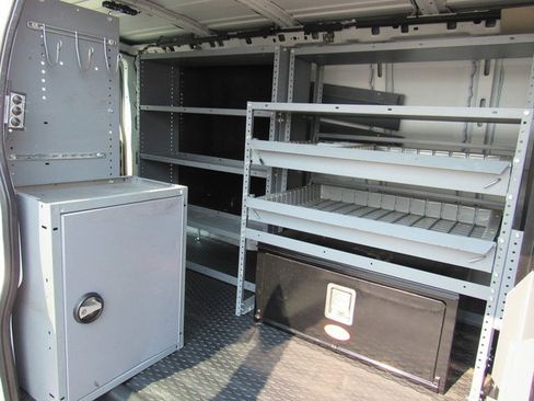 Used 2016 Chevrolet Express 2500 RWD image 18