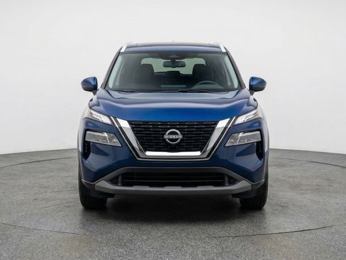 Used 2025 Nissan Rogue SV image 2