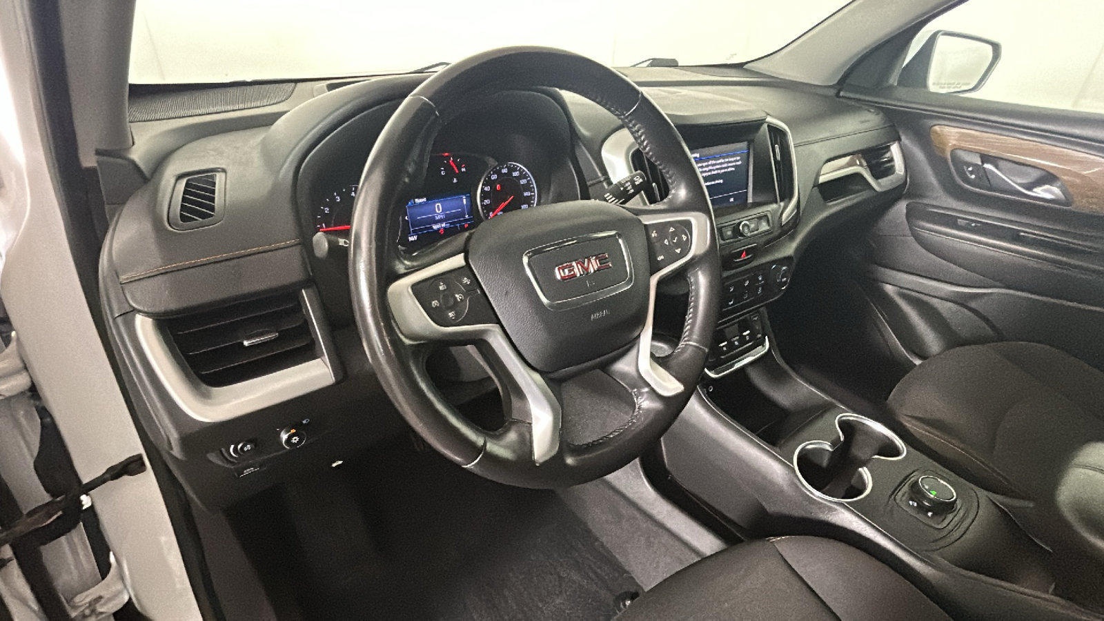 Used 2020 GMC Terrain SLE FWD image 13