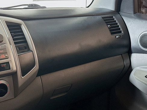 Used 2011 Toyota Tacoma 4x4 Double Cab image 22