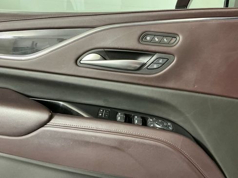 Used 2023 Cadillac Escalade ESV Sport Platinum w/ LPO, ONYX Package AWD/4WD image 17