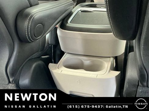 Used 2023 Chrysler Pacifica Touring-L FWD image 12