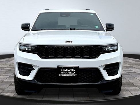 Used 2025 Jeep Grand Cherokee Altitude AWD/4WD image 3