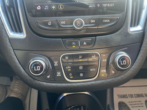 Used 2020 Chevrolet Malibu LT FWD image 21