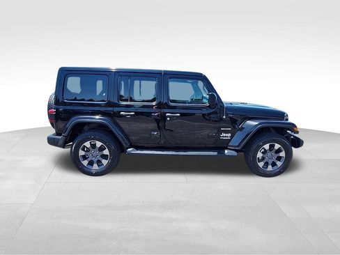 Used 2018 Jeep Wrangler Unlimited Sahara AWD/4WD image 33