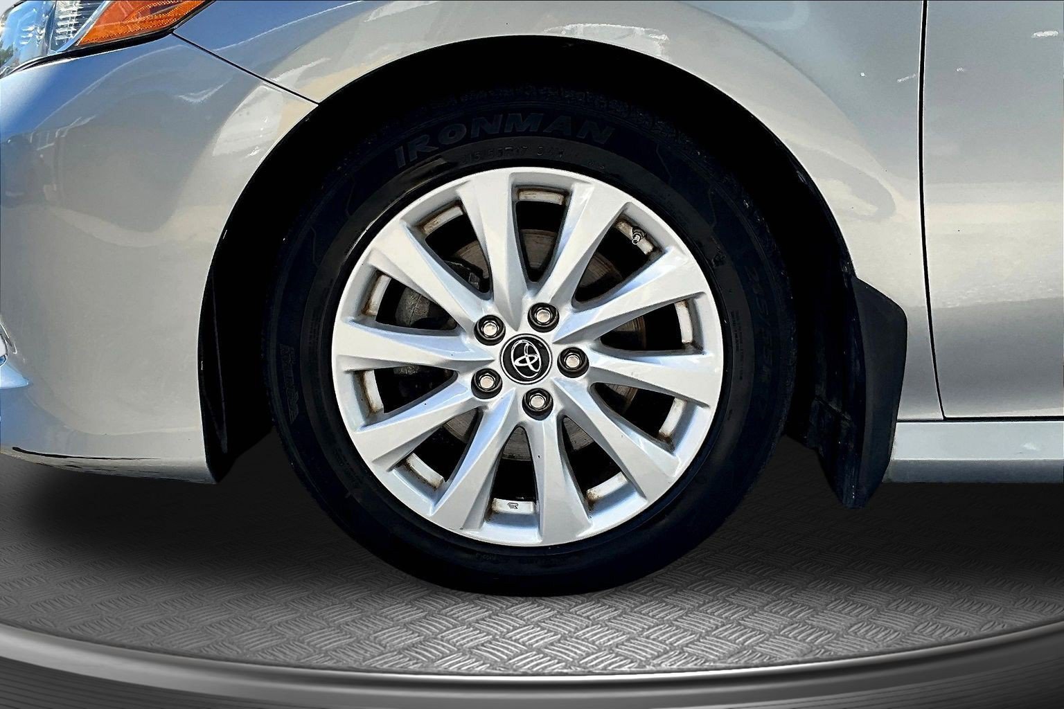 Used 2019 Toyota Camry LE FWD image 27