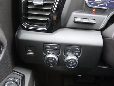 Used 2024 GMC Sierra 1500 AT4 w/ Technology Package image 29