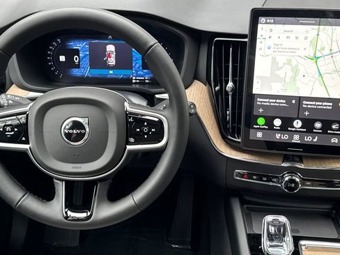 New 2026 Volvo XC60 T8 Plus w/ Climate Package PRO AWD/4WD image 11