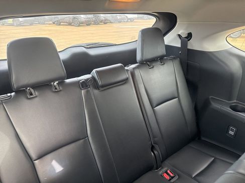 Used 2021 Toyota Highlander XLE FWD image 33