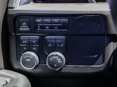 Used 2025 Chevrolet Tahoe LT AWD/4WD image 32