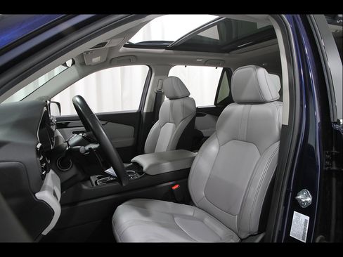 Used 2025 Honda Pilot Touring image 5